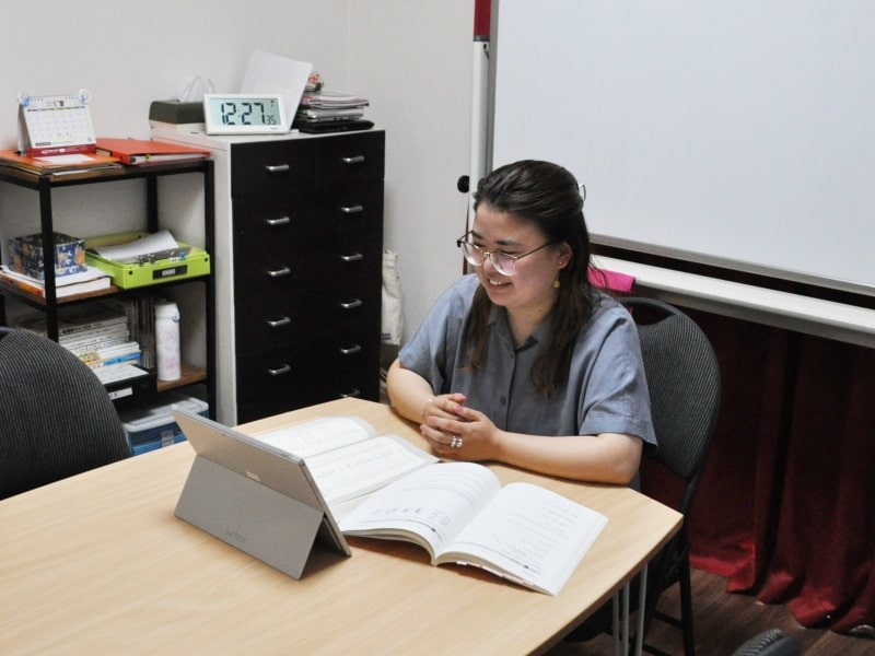 Our Japanese language teacher teaching Japanese online through Skype.